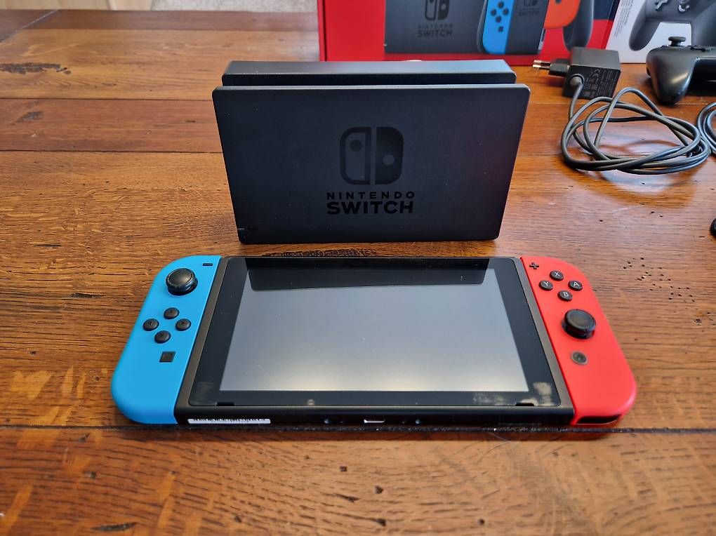 Konsolen: Nintendo Switch V2 – Gebraucht aus Penthaz von max_92fd 1