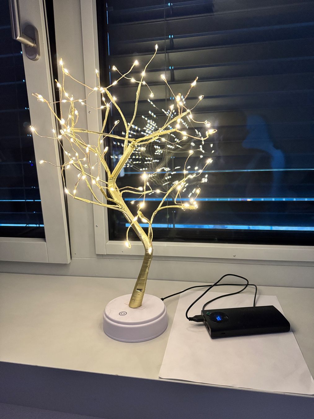 Lampes: Lampe arbre LED décorative  Alimentation USB – D'occasion à Morges par con_jw6n 2