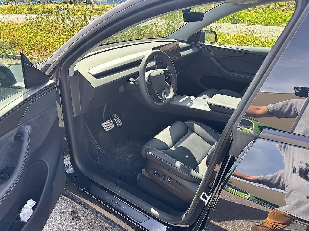 Tesla Automobili: Tesla Model Y Performance AWD  Top Zustand  FSD inklusive – Usato da Rubigen venduto da Kaestli_001 2