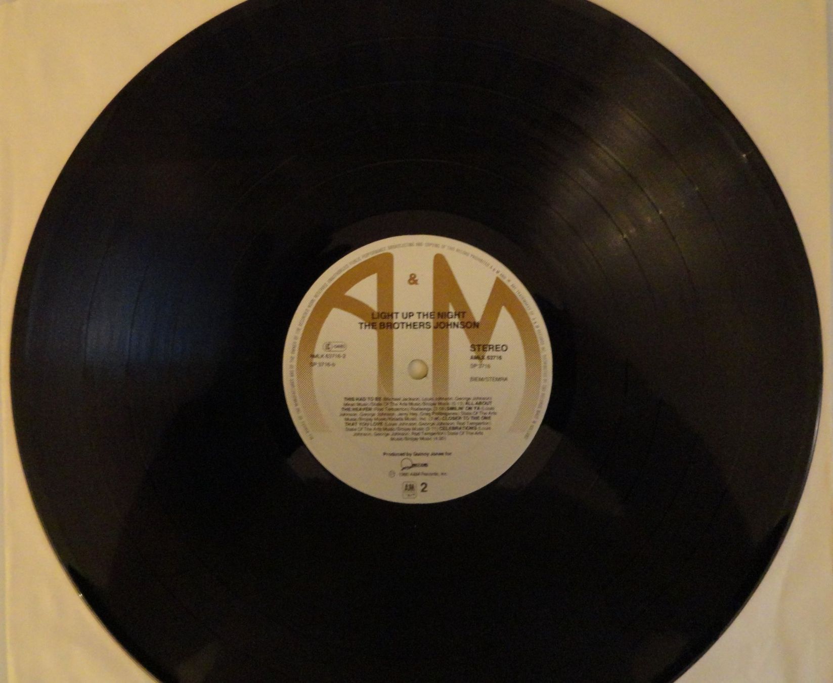Schallplatten: THE BROTHERS JOHNSON - Light up the Night – Gebraucht aus Neftenbach von Verk13 4