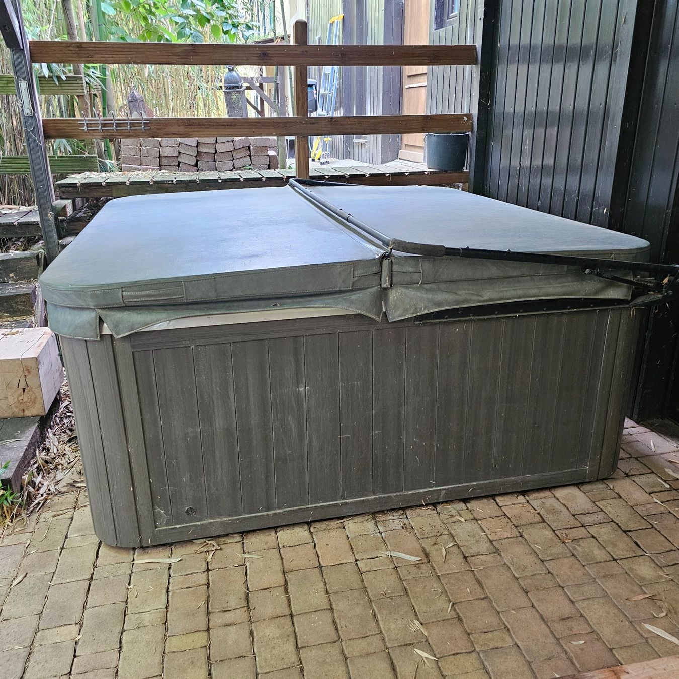 Whirlpool: Spa Sundance Cameo 880 – Usato da Courgenay venduto da fru_d22j
