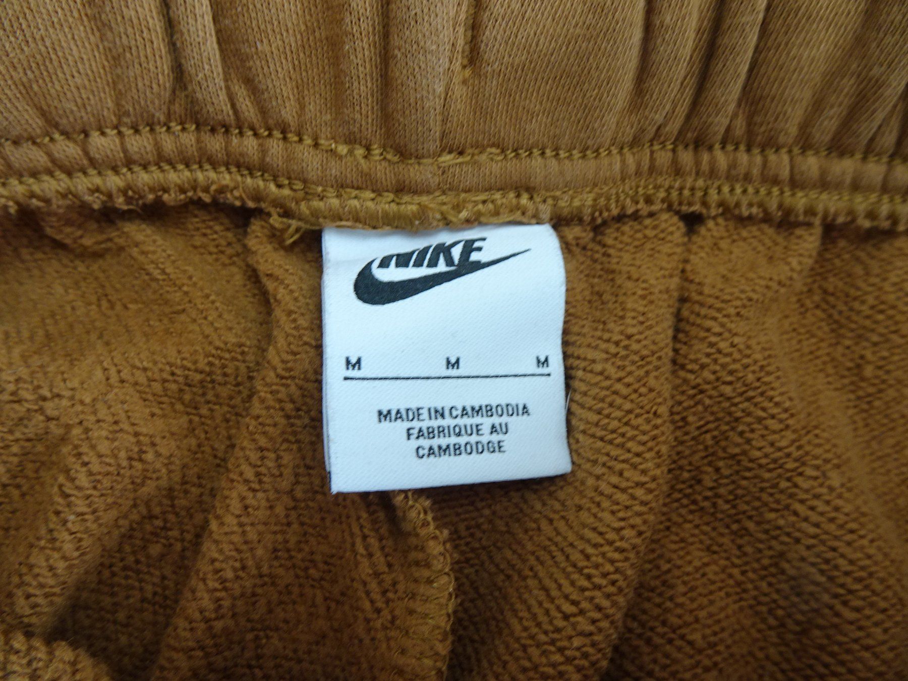 Nike Hosen: Nike Freizeithose Unisex – Gebraucht aus Muhen von  1