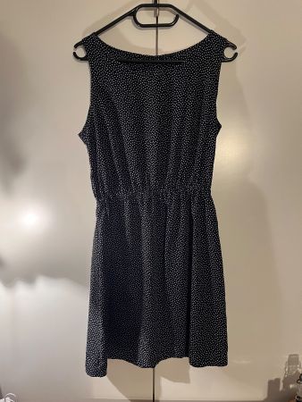 Tailliertes Sommerkleid dunkelblau weiss gepunktet S