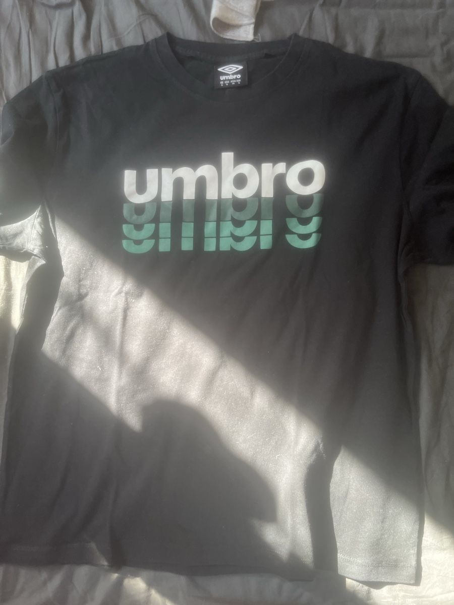 Umbro T-shirt: Umbro T-Shirt – Usato da Zürich venduto da Noth020570