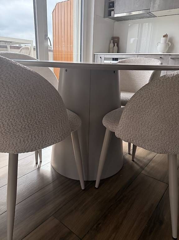 Set di tavolo e panche: Table à manger ronde avec 4 chaises bouclettes  – Usato da Villars-sur-Glâne venduto da oce_n7d7 1