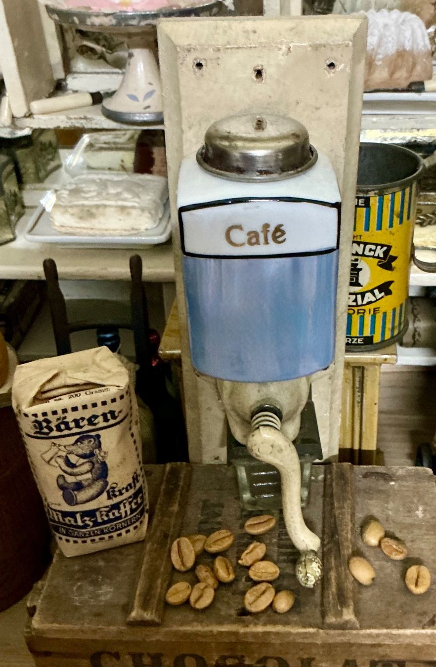 Giocattoli: URALTE PUPPENKÜCHEN KAFFEEMÜHLE – Usato da Zell LU venduto da Silvermemory 6