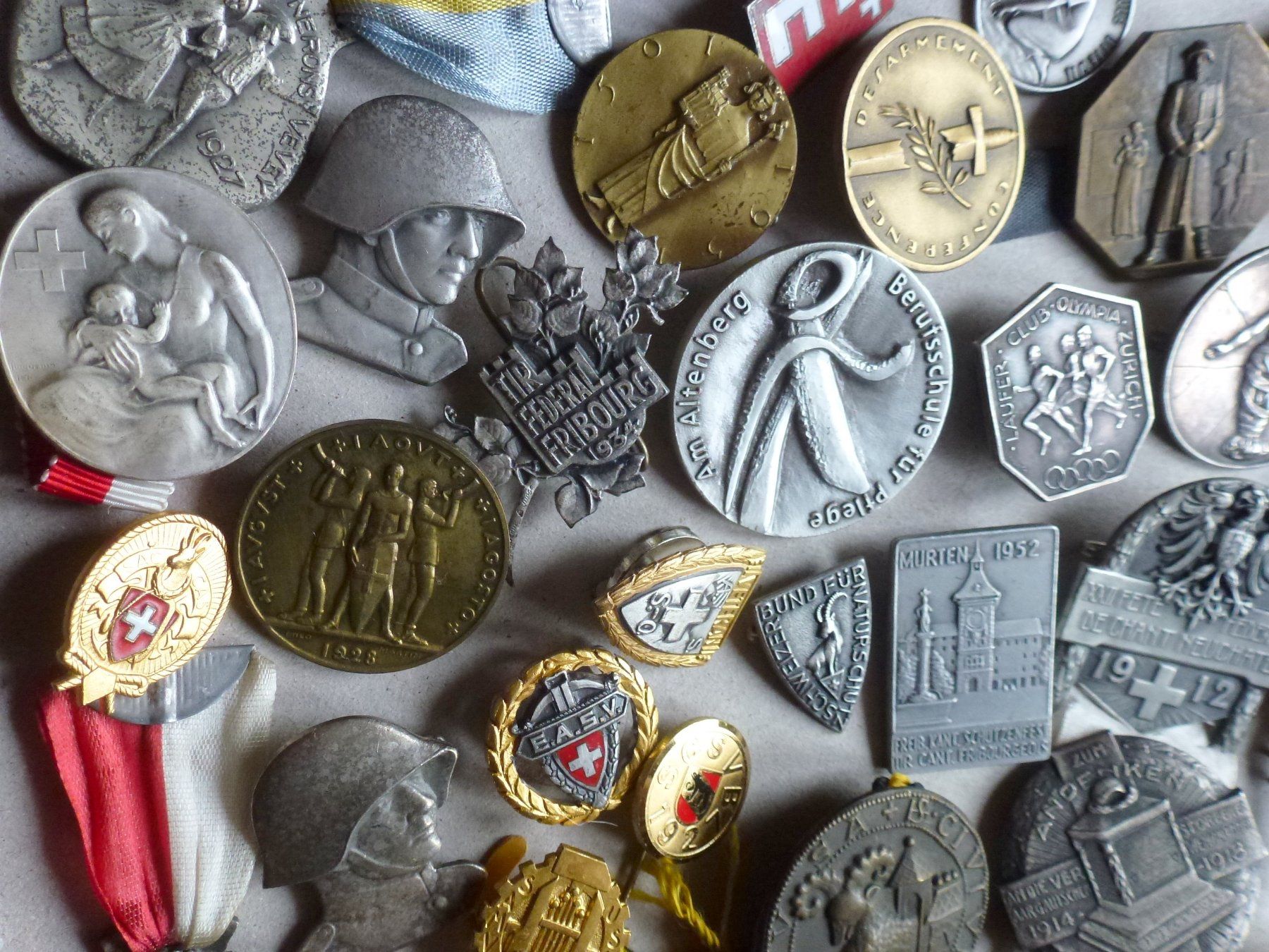 Medaglie: ++ Sammlung Anstecker, Abzeichen, auch viel Silber mitdabei – Usato da Walkringen venduto da Casablanca777 2