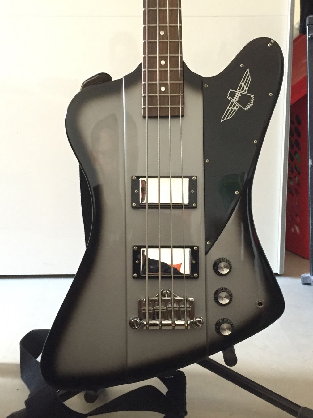 Epiphone Musikinstrumente: E-Bass Epiphone Thunderbird IV Silverburst – Gebraucht aus Zürich von