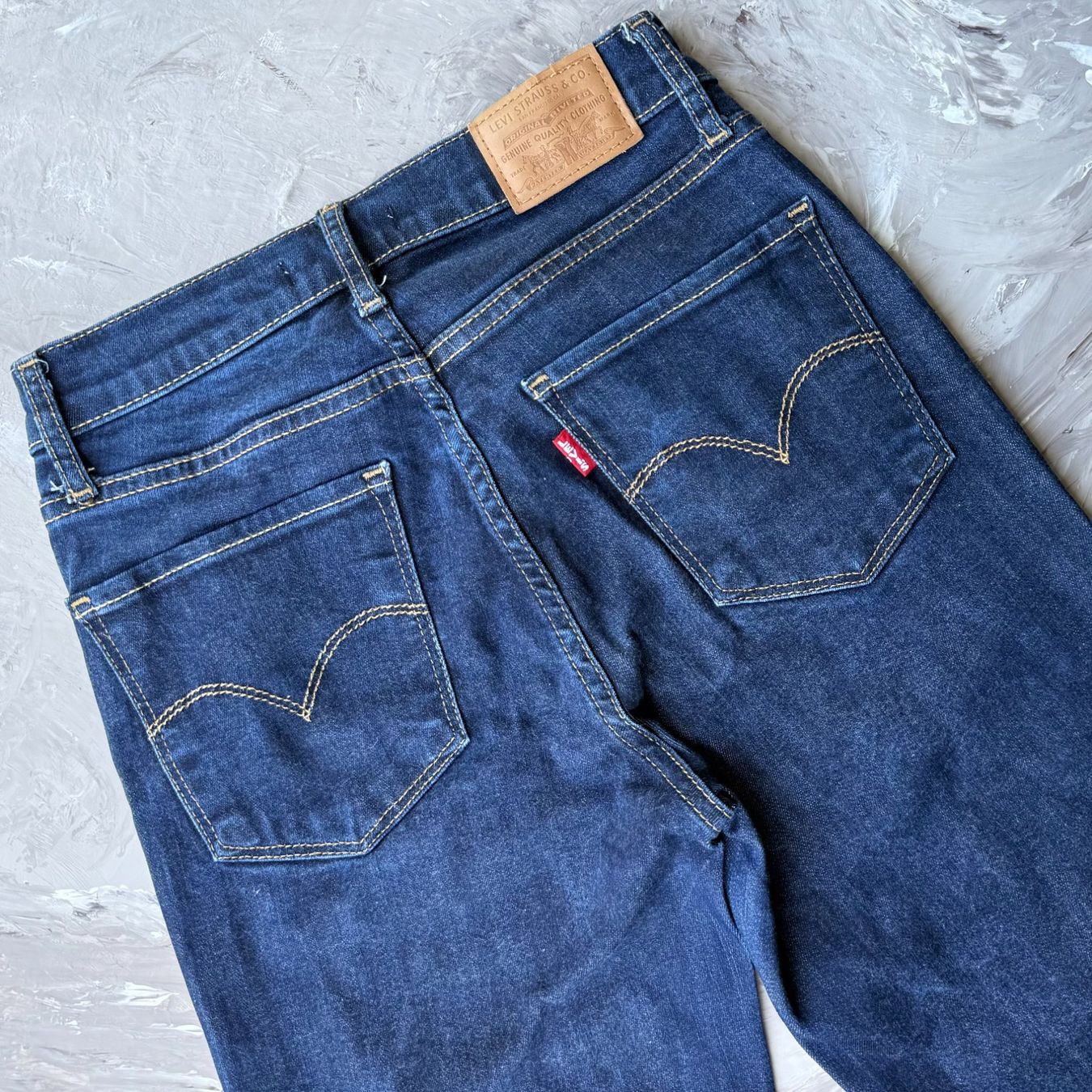 Levi's Jeans: Jean Levi's 724 High Rise Straight – Gebraucht aus Thônex von Suisse.Shopping 5