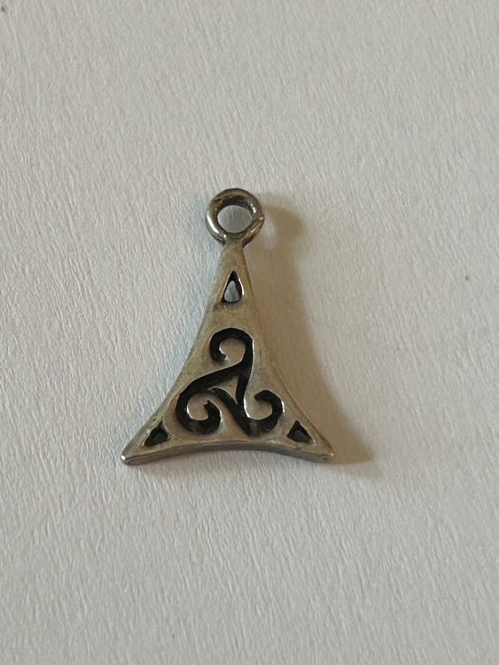 Collier Pendentif 4 Triangles Inversés - Bijou Moderne Et Géométrique Pour Femme, Neuf Avec étiquettes