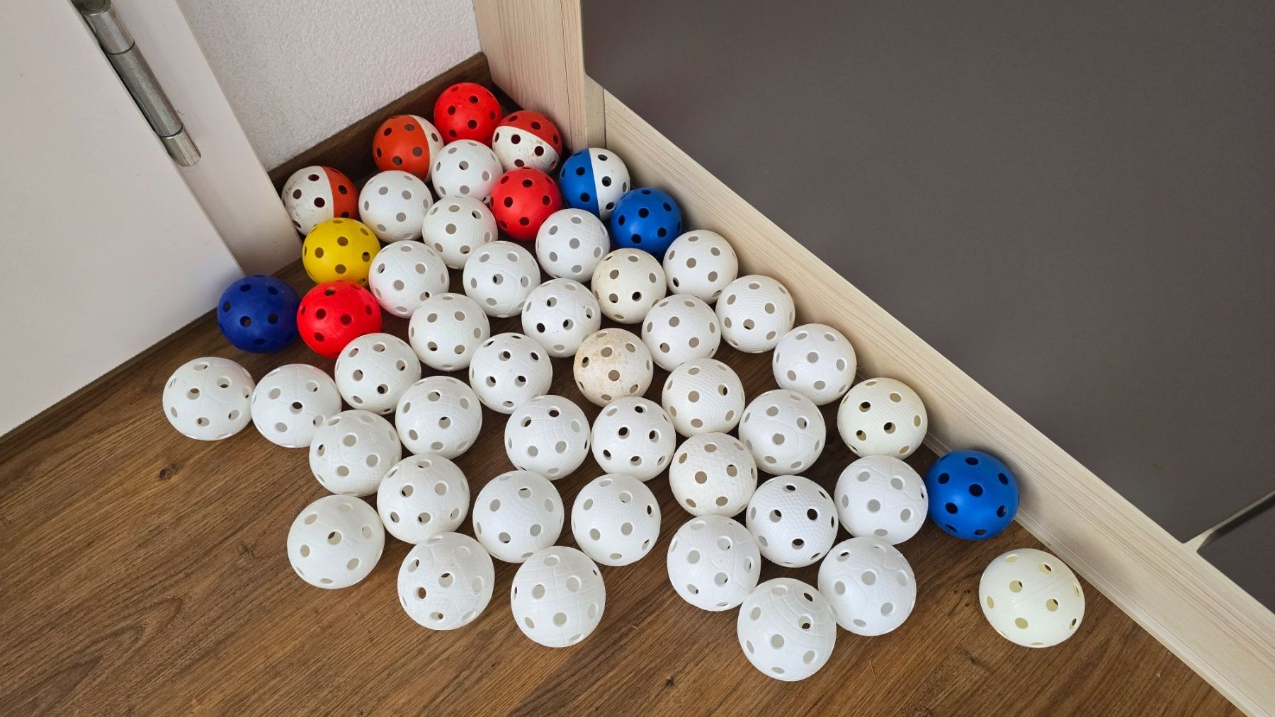 Palloni: 50 Occ Unihockeybälle – Usato da Längenbühl venduto da Niam99