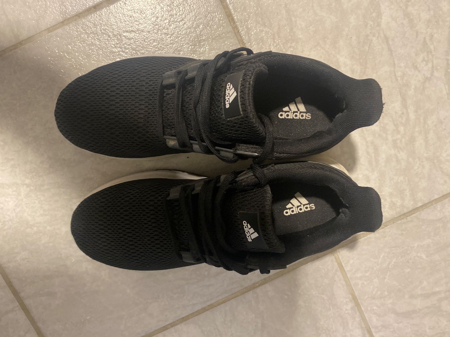 Adidas Chaussures hommes: Adidas Laufschuhe Gr.42 – D'occasion à Wangen b. Olten par janfon 3