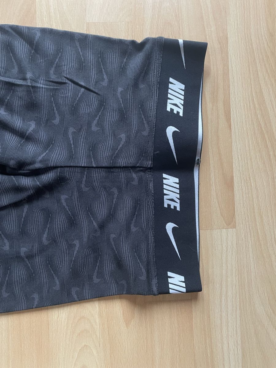 Nike Leggings: Sportleggings Nike – Usato da Ettiswil venduto da suesueheck 1
