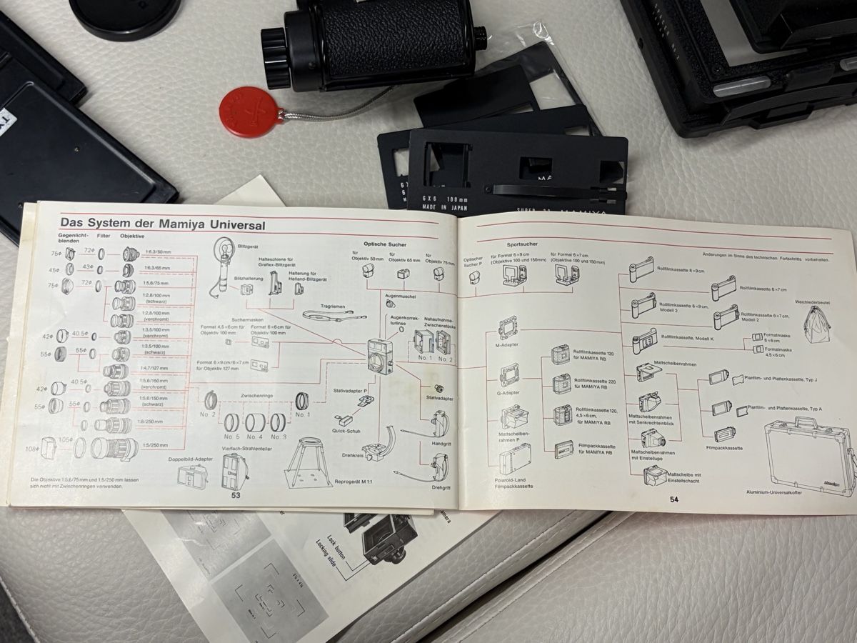Mamiya Fotocamera: Mamiya Universal Schwarz Mittelformatkamera mit Zubehör – Usato da Dietikon venduto da cre8different 8