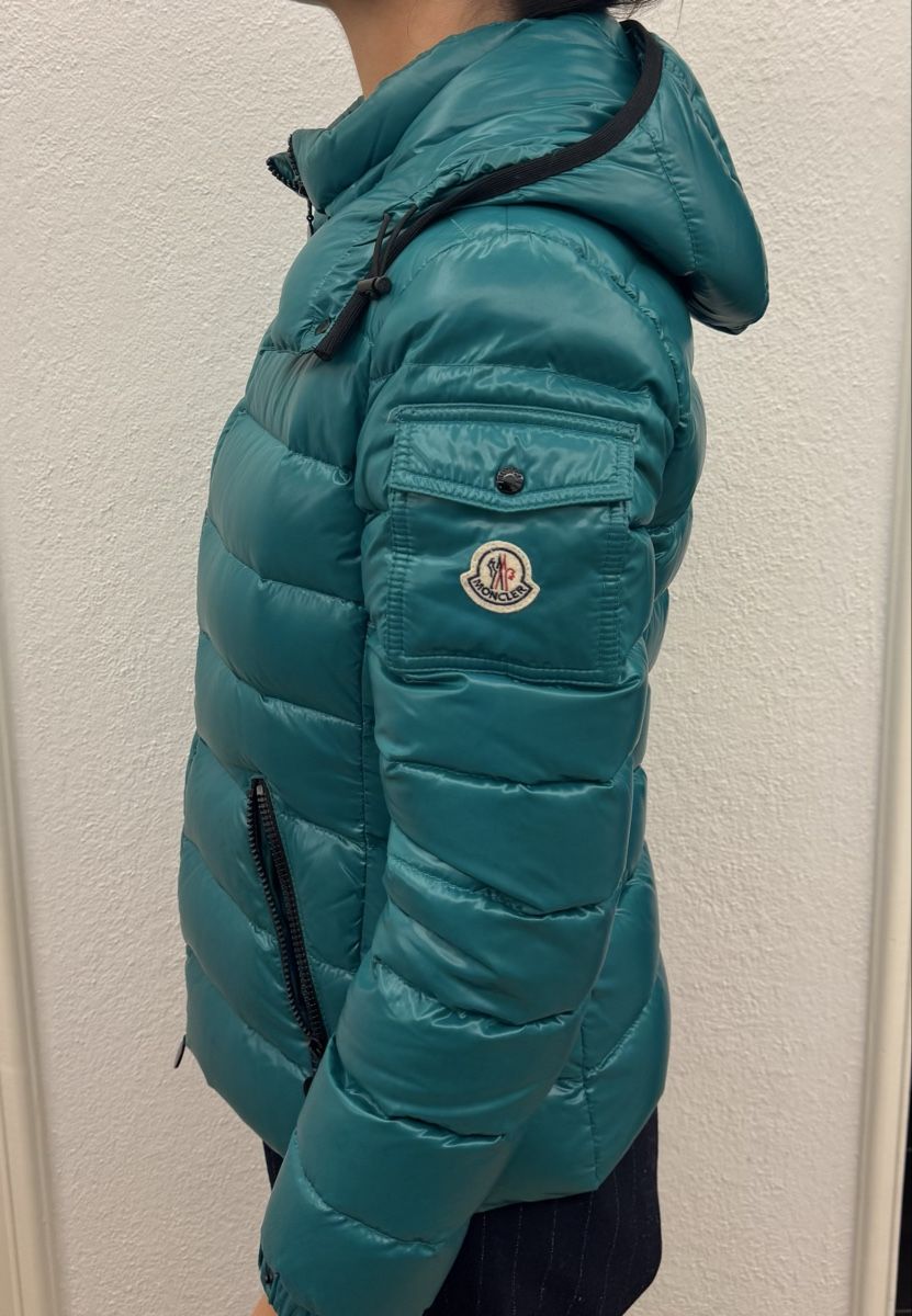 Moncler Vestes: Moncler Damen Jacke – D'occasion à St. Gallen par melila86 1