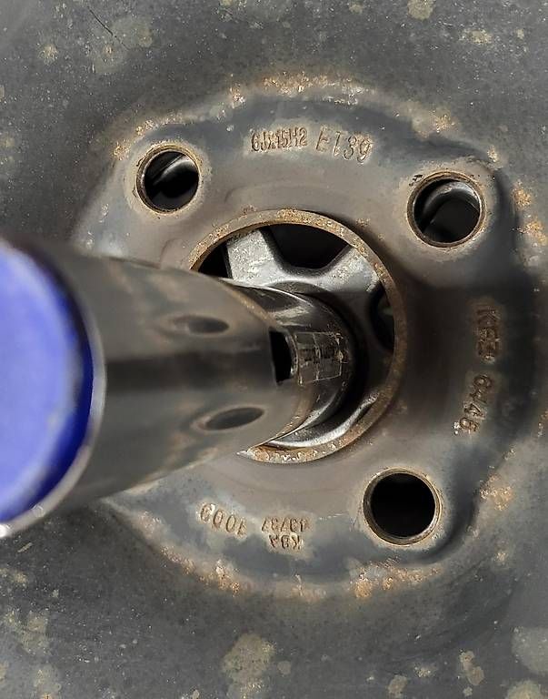 Opel Pneumatici & Ruote complete: Winterpneus Winterräder Opel Corsa – Usato da Weinfelden venduto da Zebi22 2