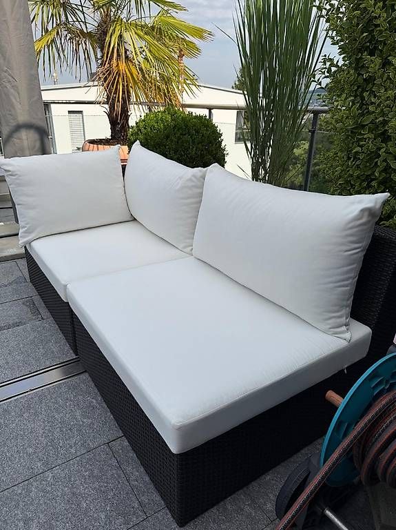 Chaises longues: Neuwertige Gartenlounge aus Polyrattan – D'occasion à Baar par peloma 1