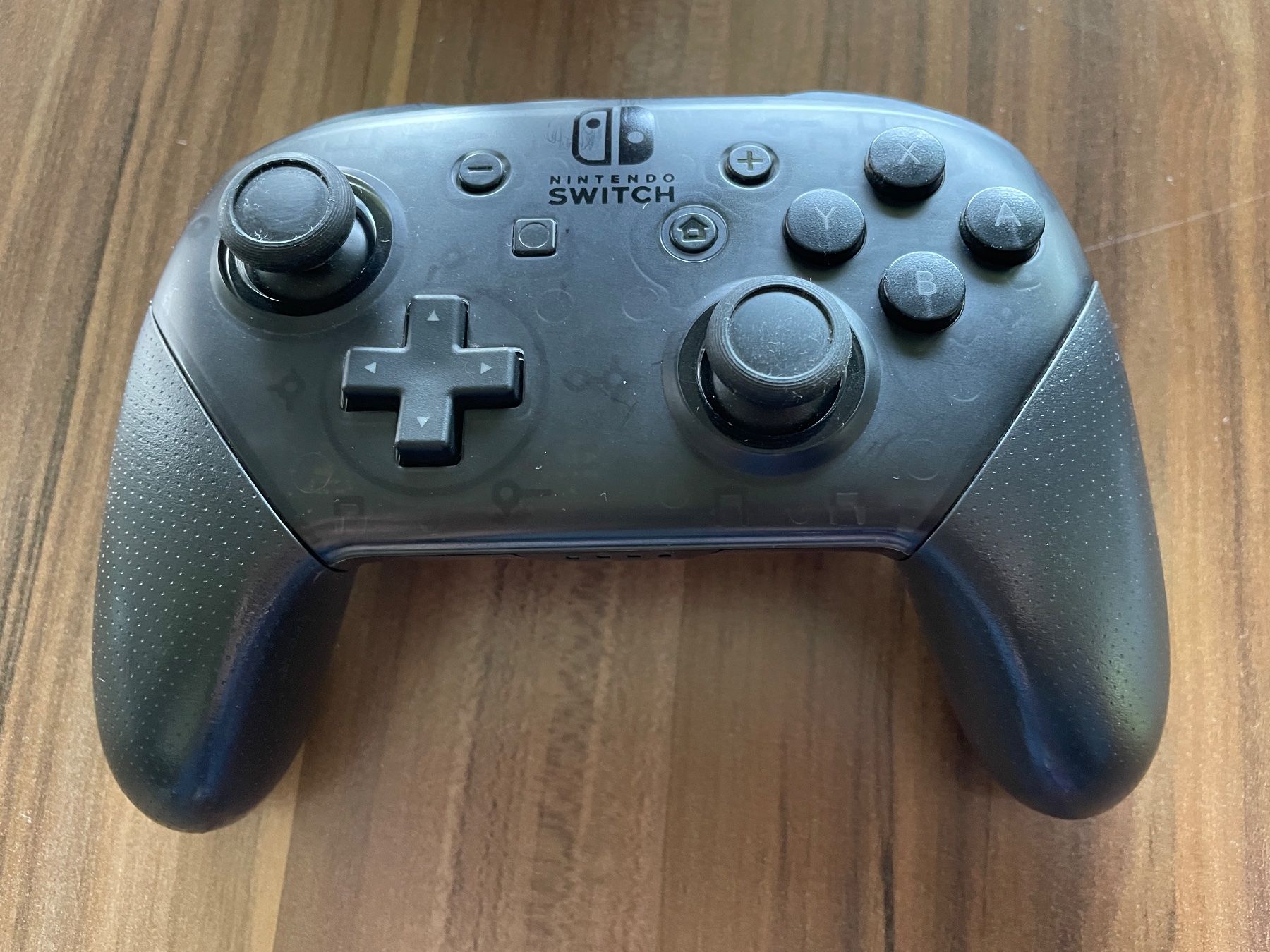 Nintendo Controller: Nintendo Switch Pro Controller + Mickey Mouse Halter – Usato da Gattikon venduto da Sunfloor 4