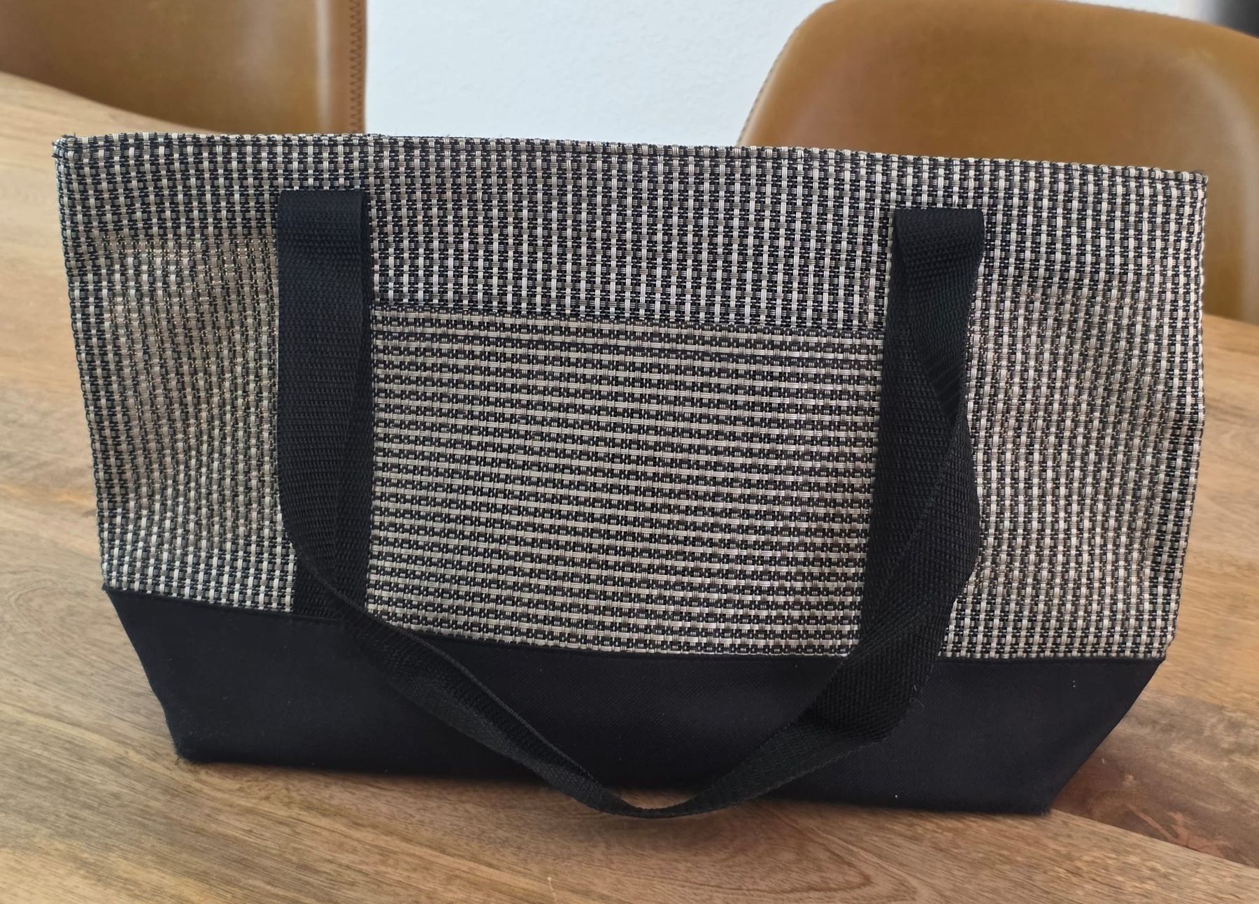Taschen für Damen: Tasche schwarz/grau gestreift  – Neu (gemäss Beschreibung) aus Rheinsulz von Dred 2