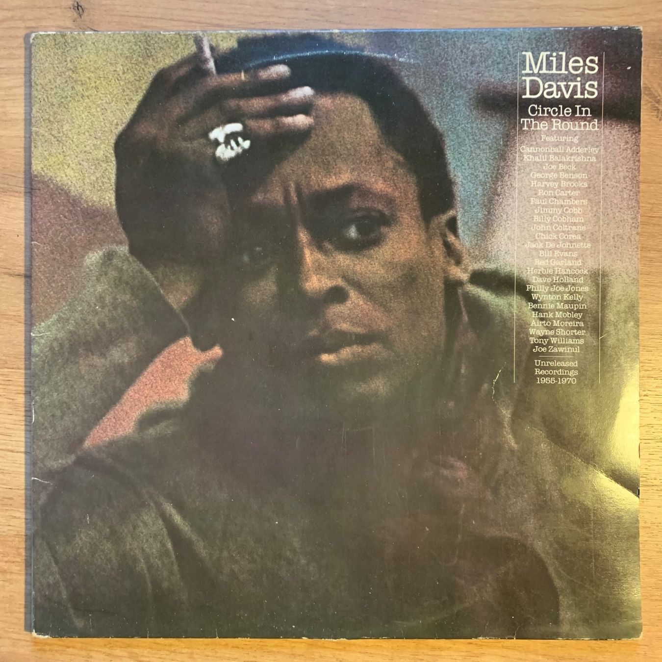 Dischi in vinile: MILES DAVIS - CIRCLE IN THE ROUND...COMPIL EU 1979...VG+/VG – Usato da Gals venduto da Diskopatshop