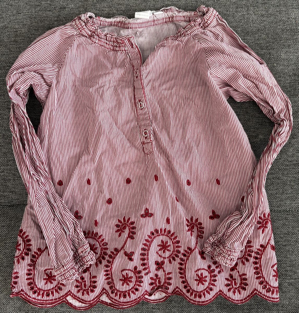 Camicette, T-shirt & Top: Rote Bluse mit Stickereien, Grösse 110 – Usato da Jegenstorf venduto da Annina0506