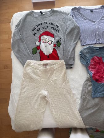 Mädchen Kleider Set Grösse S/M 7 Teile guter Zustand