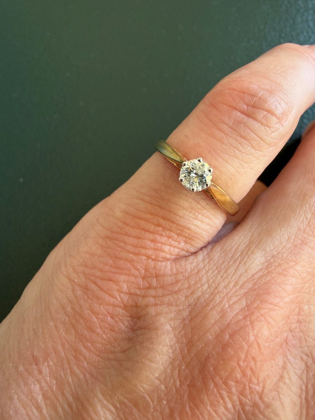 Anelli: 9 Karat Goldring mit Diamant – Usato da Bern venduto da ewi21