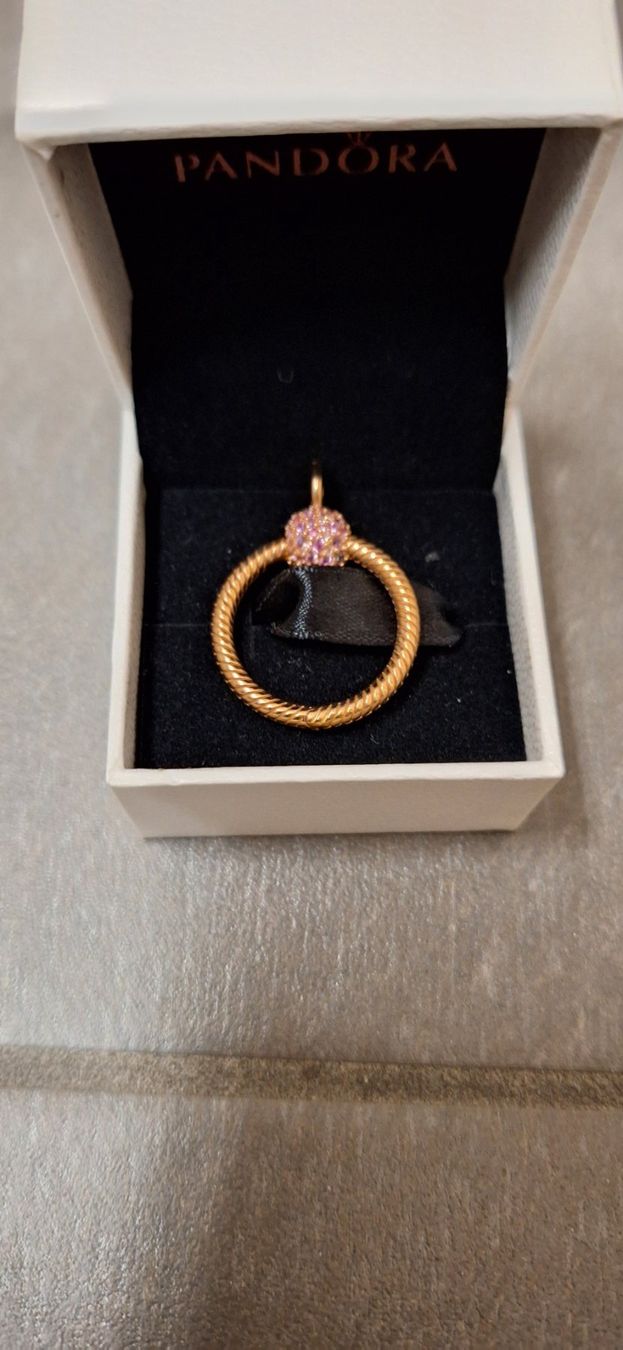 Pandora Ciondoli: Pandora, pendentif (389097C01) – Nuovo e nell'imballaggio originale da Lussery-Villars venduto da pousinete02 2