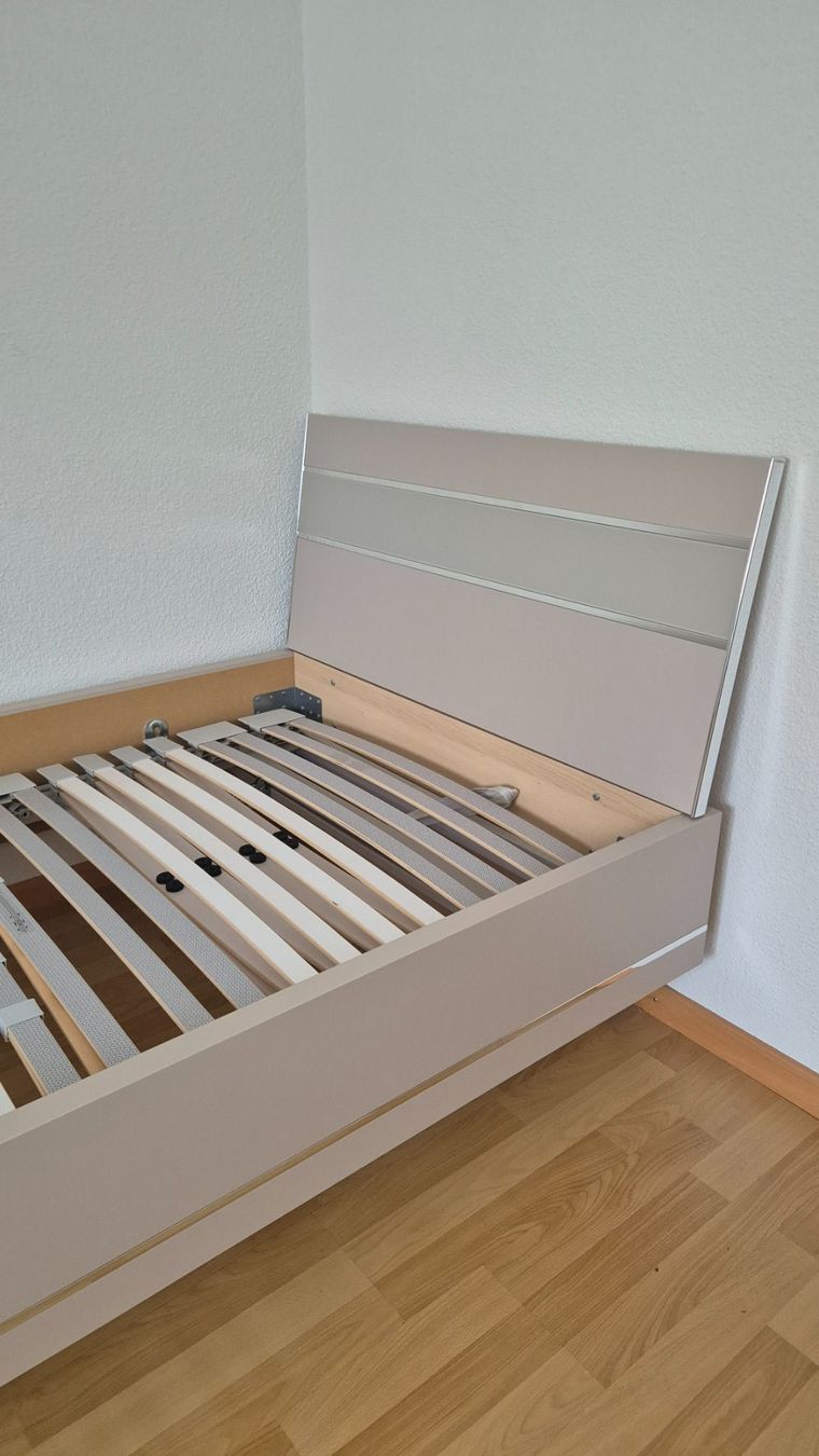 Betten: Bett – Gebraucht aus Solothurn von val_t7m6 2