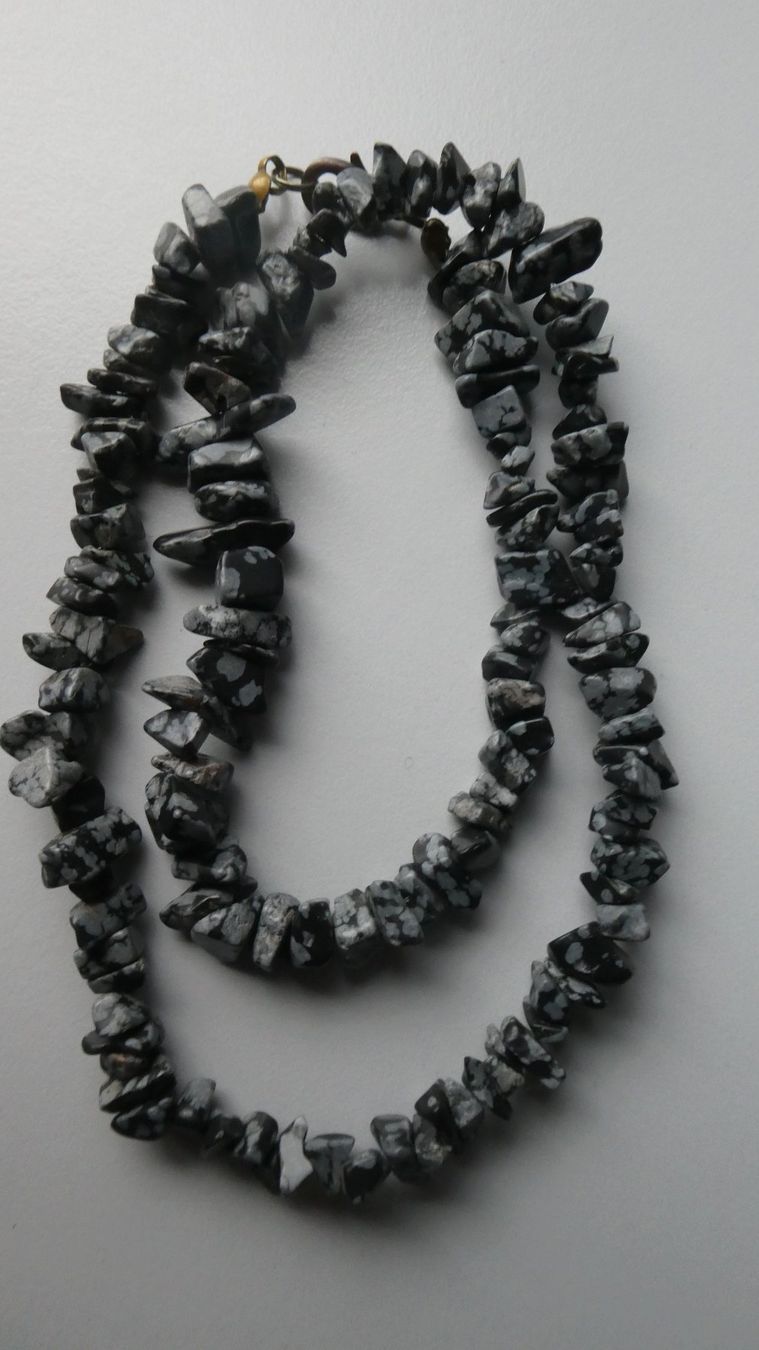 Catenine: Halskette aus Schneeflocken-Obsidian-Splittern – Usato da Frauenfeld venduto da dhour 4