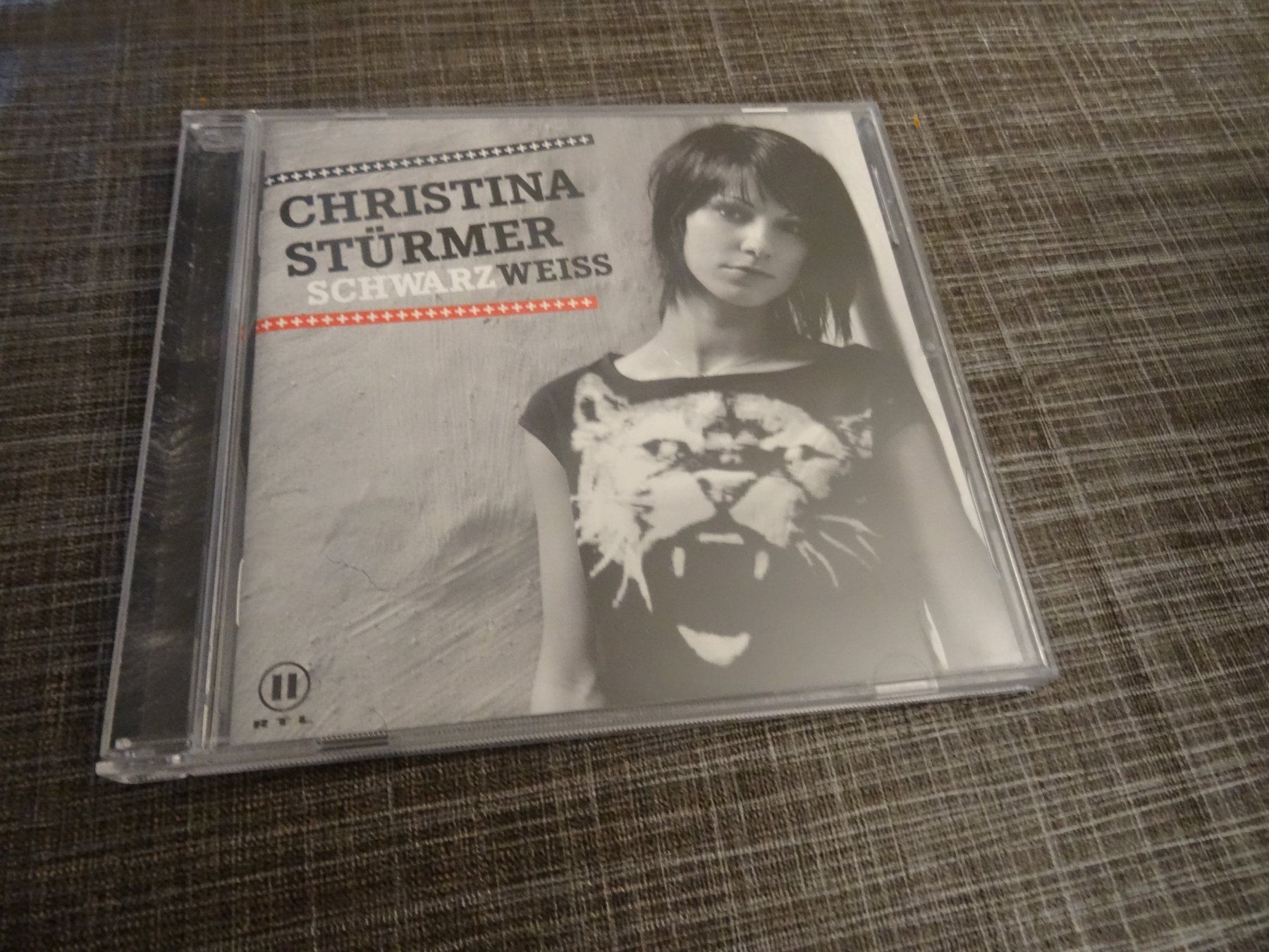 CDs: Christina Stürmer - Schwarz Weiss CD – Gebraucht aus Olten von Disc-Ausverkauf