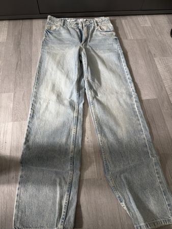 Coole Bershka Jeans im hellen Farbton, ideal für den Sommer!