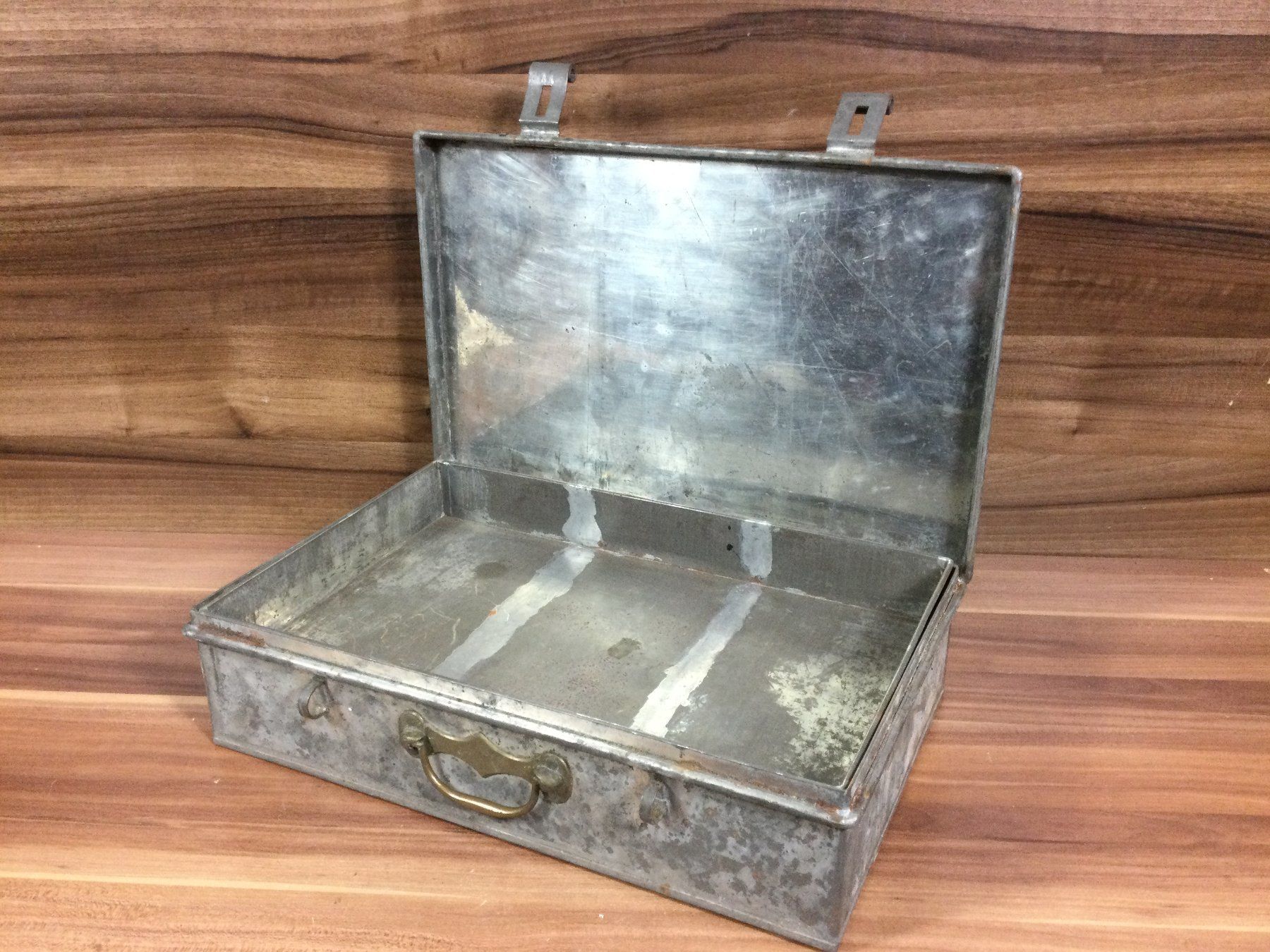 Werkzeuge: Gebrauchte Blechkassette mit Messing Handgriff – Gebraucht aus Wangen SZ von kuriosum12 6