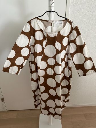 Sommerkleid in der Trendfarbe Braun-Weiss von Vicarjo Cinque