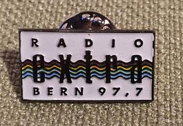 A072 - Pin Radio extra Bern 97.7