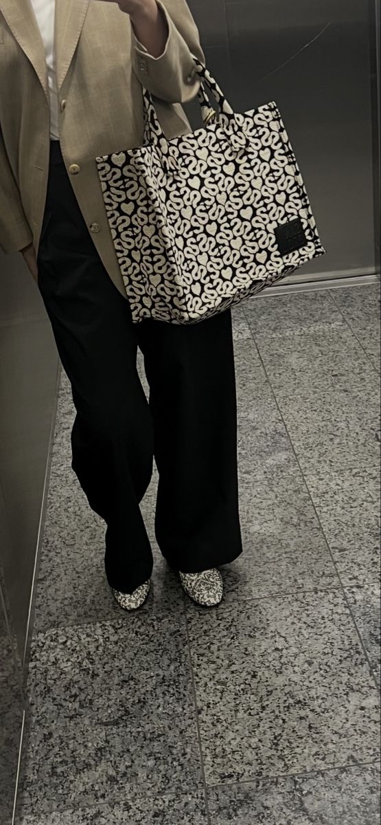 Sandro Borse da donna: Sandro Shopper Tasche schwarz beige Muster gebraucht – Usato da Genève venduto da tapochki 1