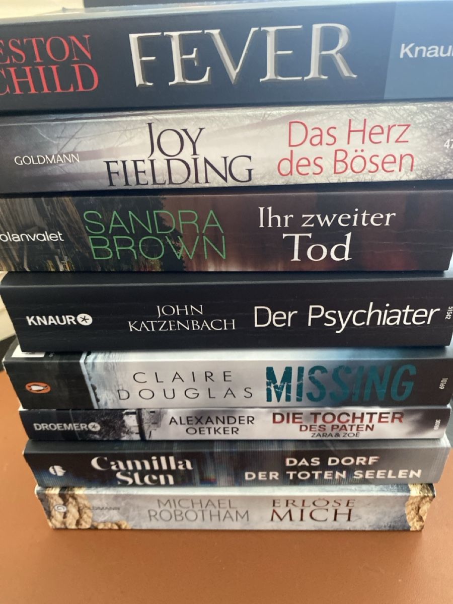 Autres vêtements & accessoires: 8 spannende Thriller- Taschenbücher – D'occasion à Erlinsbach SO par Silverstorm 2