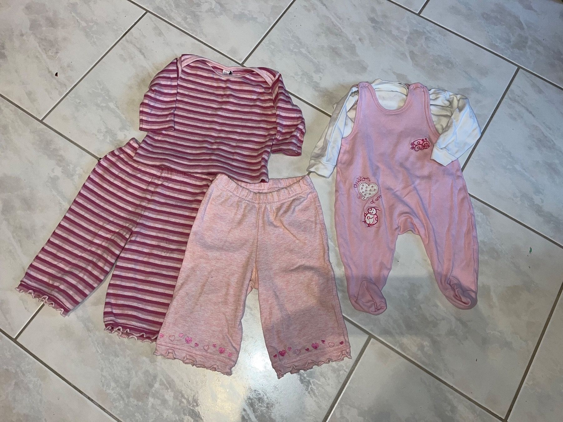 Kleiderpakete & -sets: Kleiderset 5 Teilig Grösse 62/68 – Gebraucht aus St.Pantaleon von frodobi
