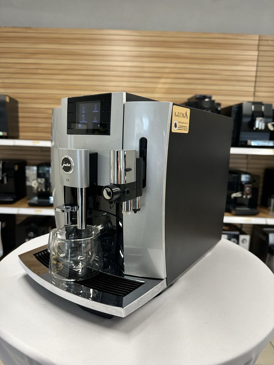 Jura Kaffeemaschinen & Espressomaschinen: JURA E 8 – Gebraucht aus Gränichen von Luma.KaffeeMaschinen