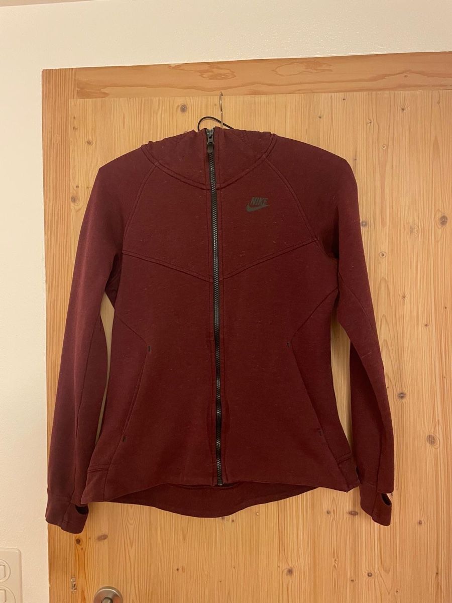 Pulls & Sweat-shirts: Nike Damenjacke Gr. S – D'occasion à Igis par zin_19