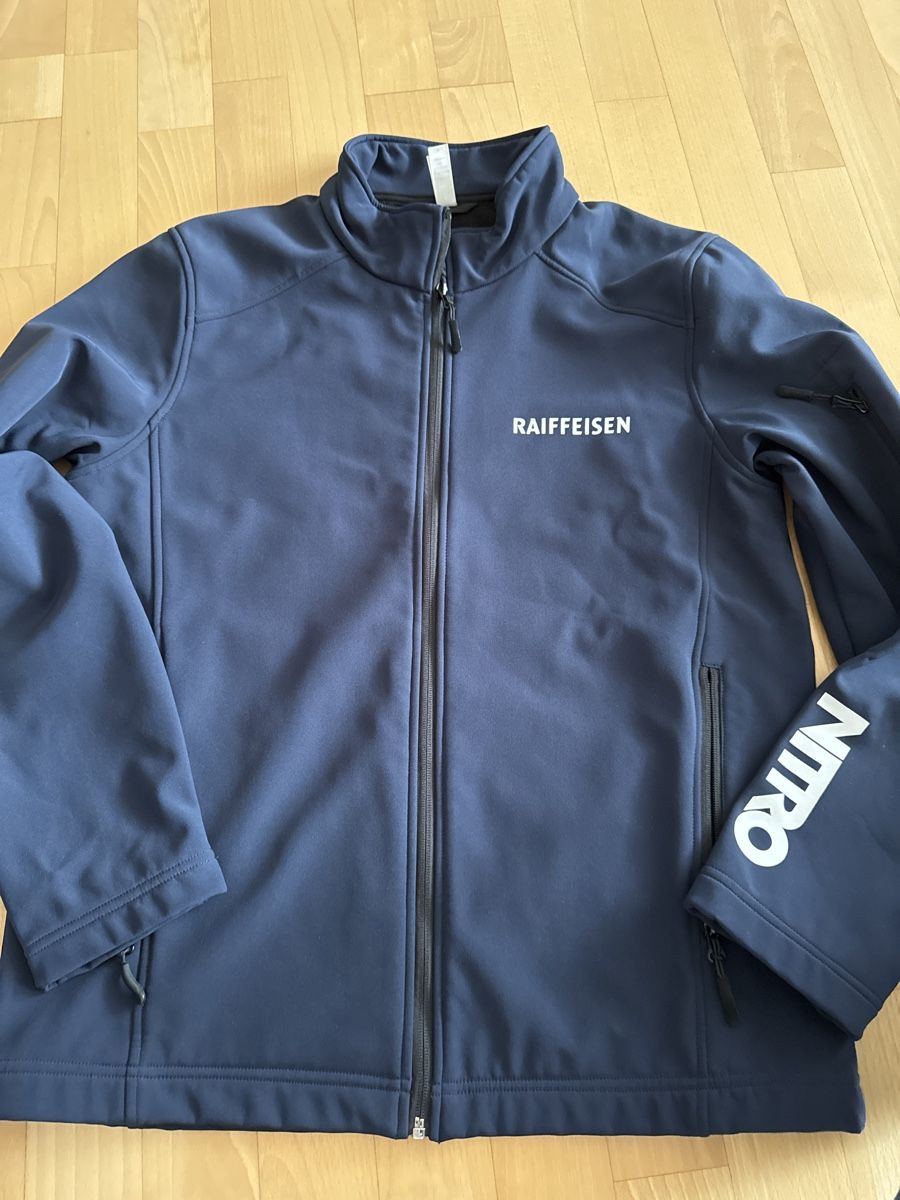 Giacche: Kariban Softshelljacke Grösse M, Nitro Raiffeisen – Usato da Abtwil SG venduto da ale2002