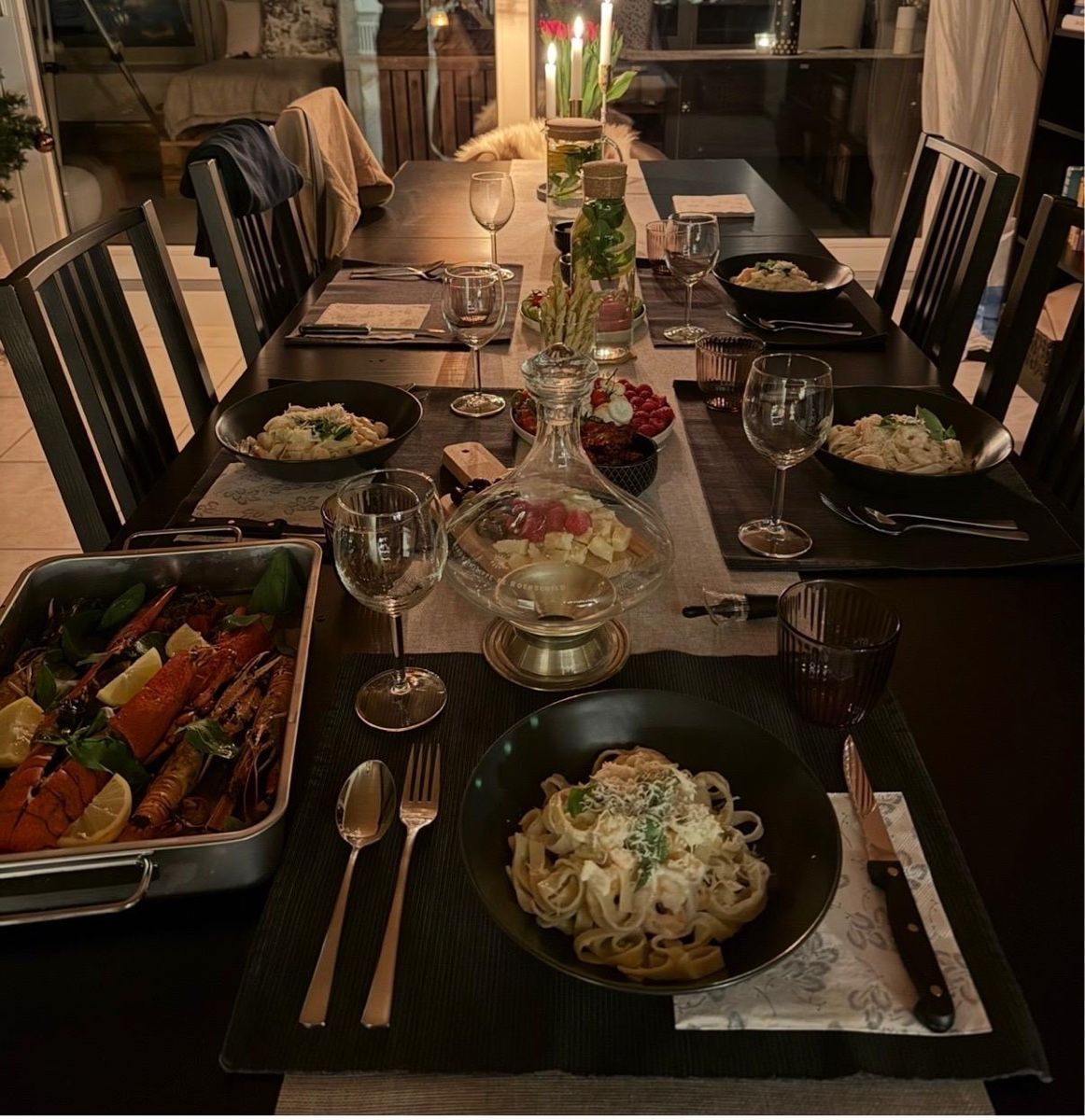 Ikea Tavoli: Extendable dining table in black, Seats 6-10 people IKEA. – Usato da Baden venduto da spy_fb8y 1