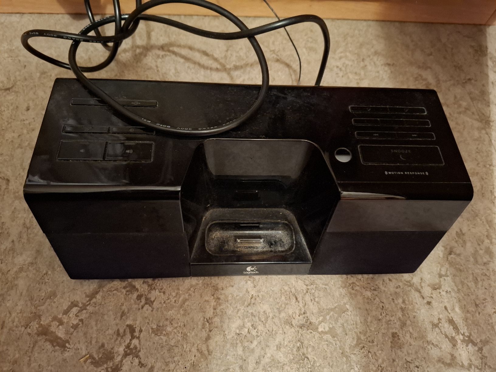 Logitech Pure-Fi Anytime clock radio and speaker dock (Gebraucht) in ...