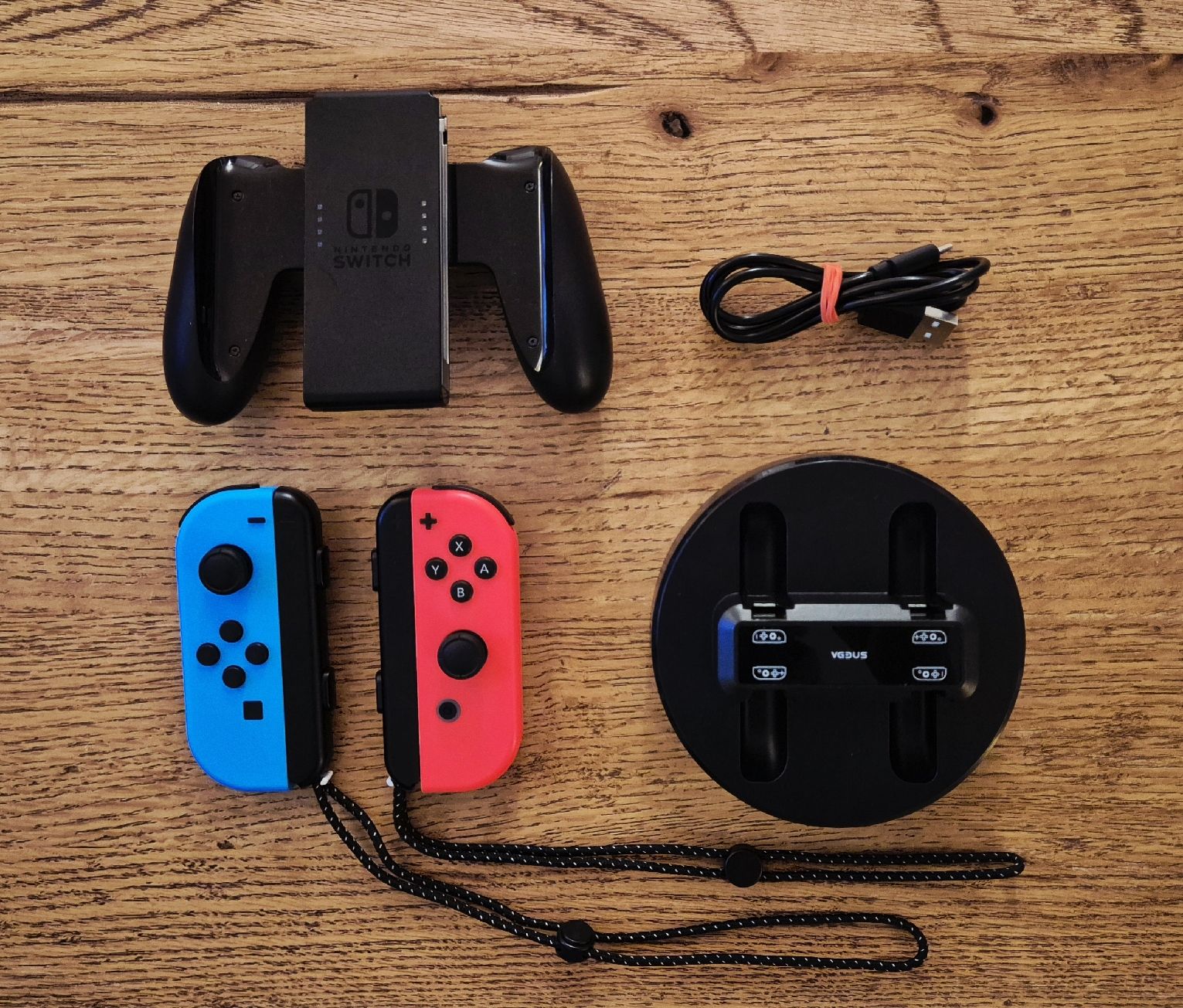 Nintendo Controller: Original Nintendo Switch Joy-Con Set + Ladestation – Nuovo (secondo la descrizione) da Au SG venduto da AlenCompany
