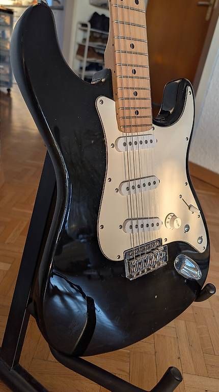 Strumenti musicali: Behringer Stratocaster E-Gitarre  frisch revidiert – Usato da Ittigen venduto da imp_t8mz 2