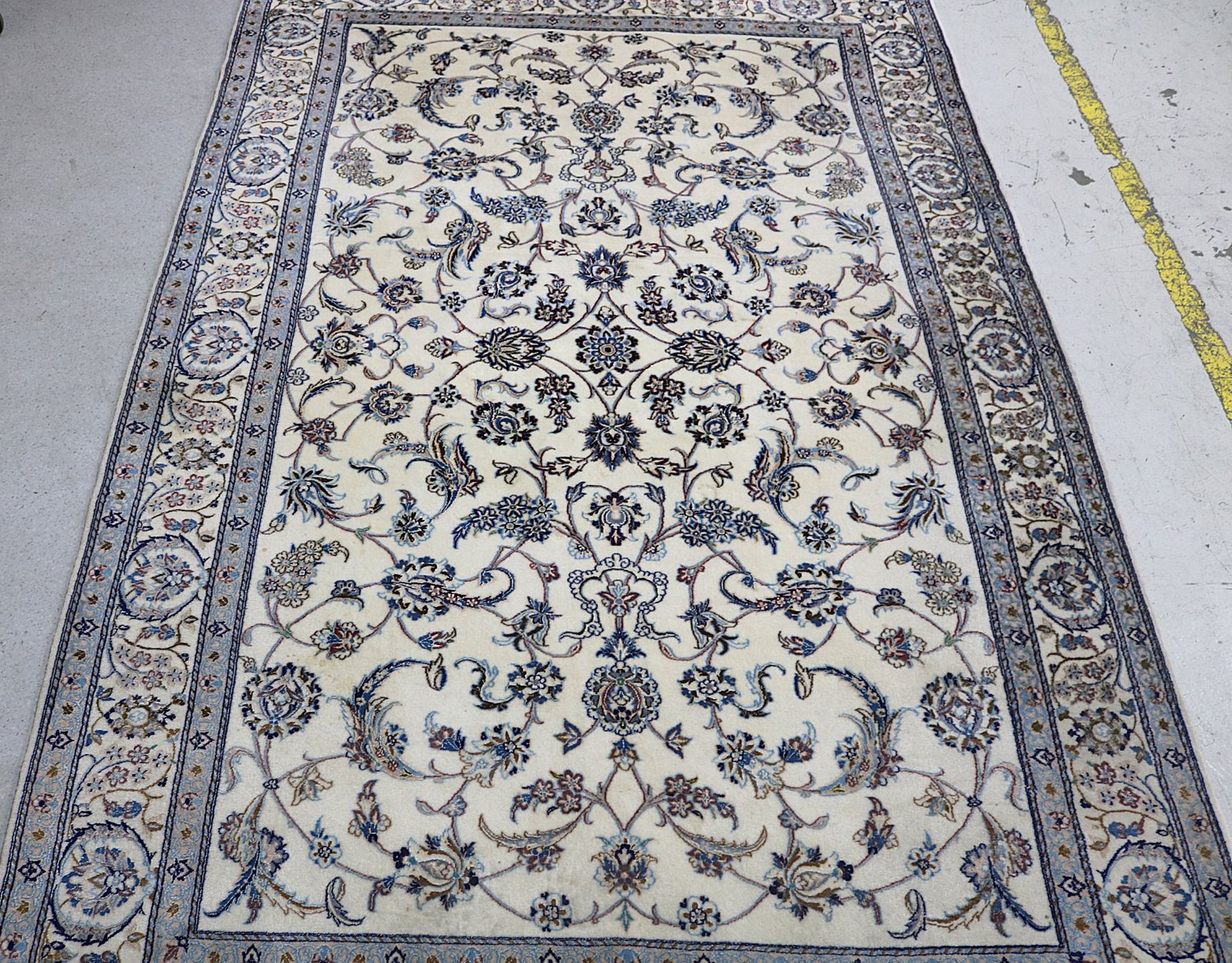 Teppiche: Teppich mit Blumenmuster – Gebraucht aus Volketswil von brockipfannenstil 2