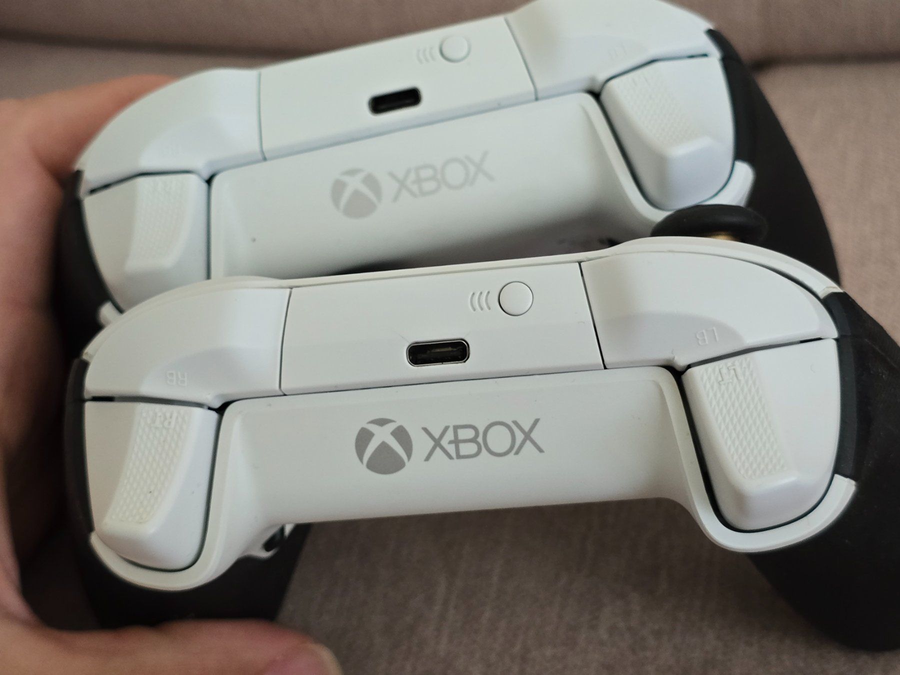 Microsoft Controller: 2 Xbox Elite 2 Core/sehr guter Zustand – Gebraucht aus Basel von Esmen