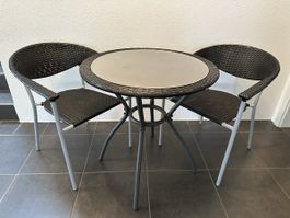 Gartenset, Tisch und 2 Stühle, sehr guter Zustand!