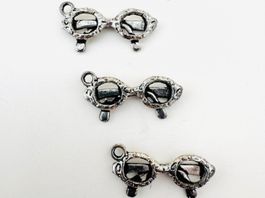 3 x Schmuckanhänger antiksilberne Brillen aus Messing