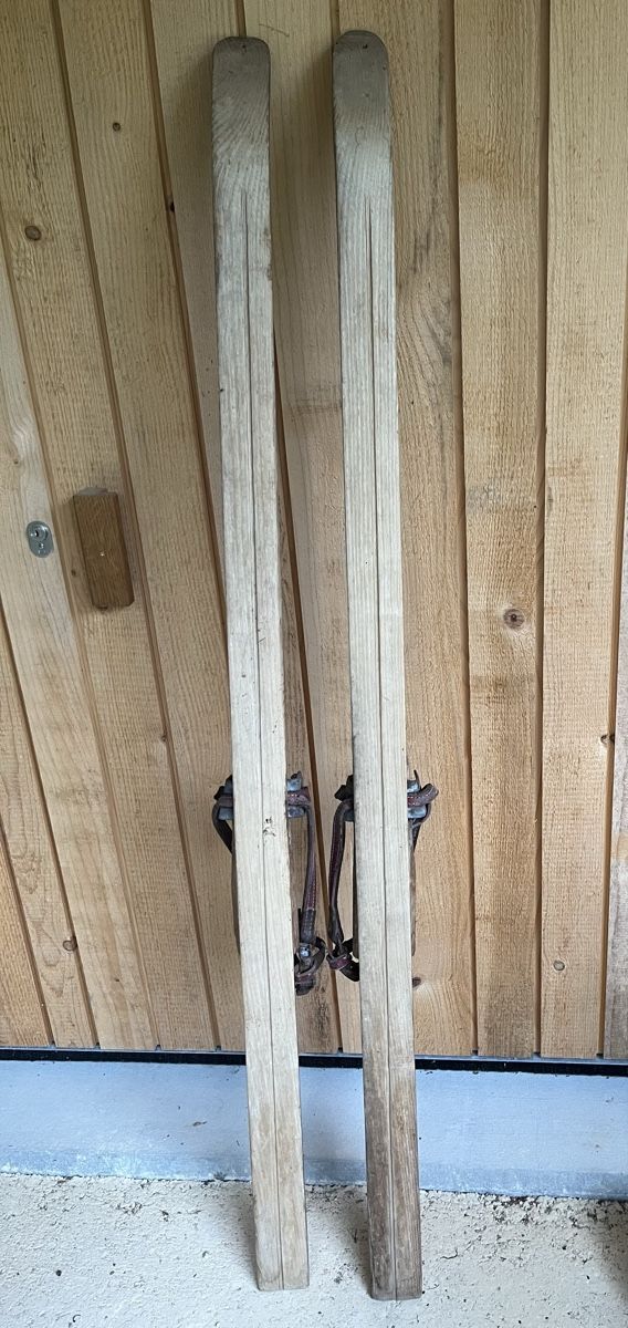 Sci: Vintage Holz Ski mit Lederbindung, Deko, Sammlerstück – Usato da Winkel venduto da Tongabonga 4